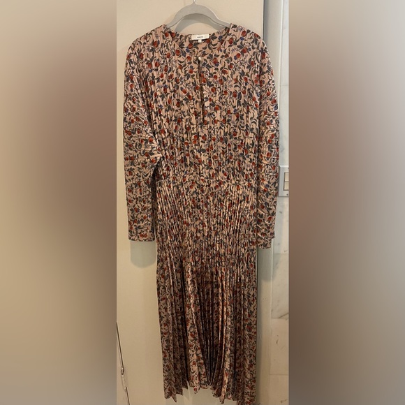 VINCE Printed Pleat pomegranate dress. Size Large. - Picture 9 of 9